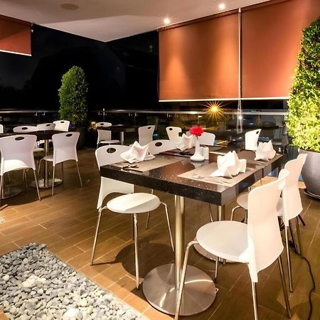 Redstar Hotel Джакарта Екстериор снимка