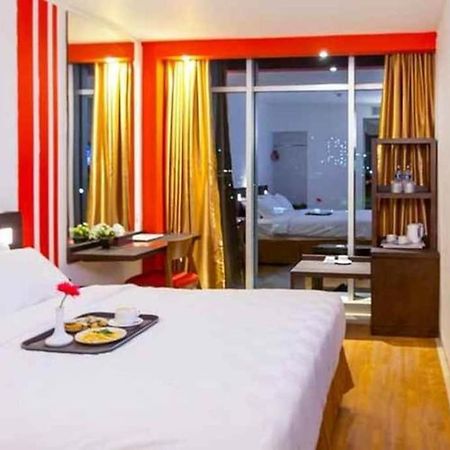 Redstar Hotel Джакарта Екстериор снимка