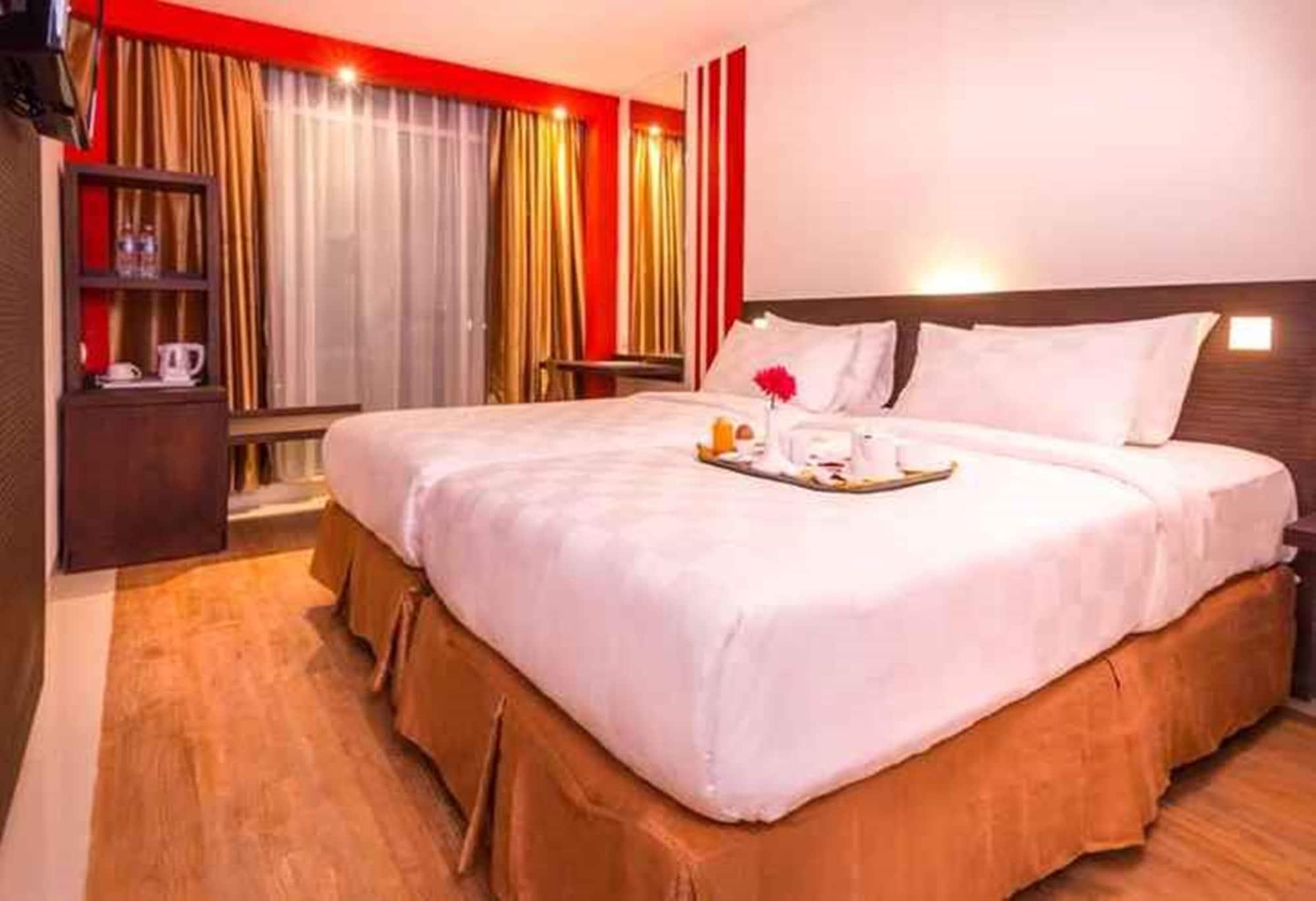 Redstar Hotel Джакарта Екстериор снимка