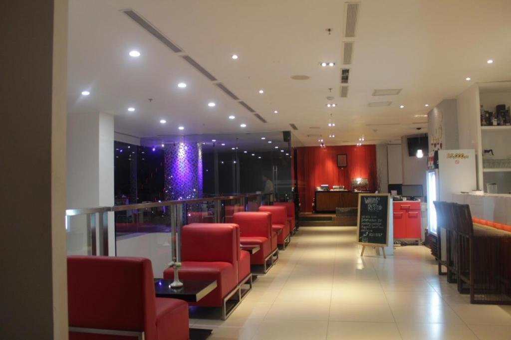 Redstar Hotel Джакарта Екстериор снимка