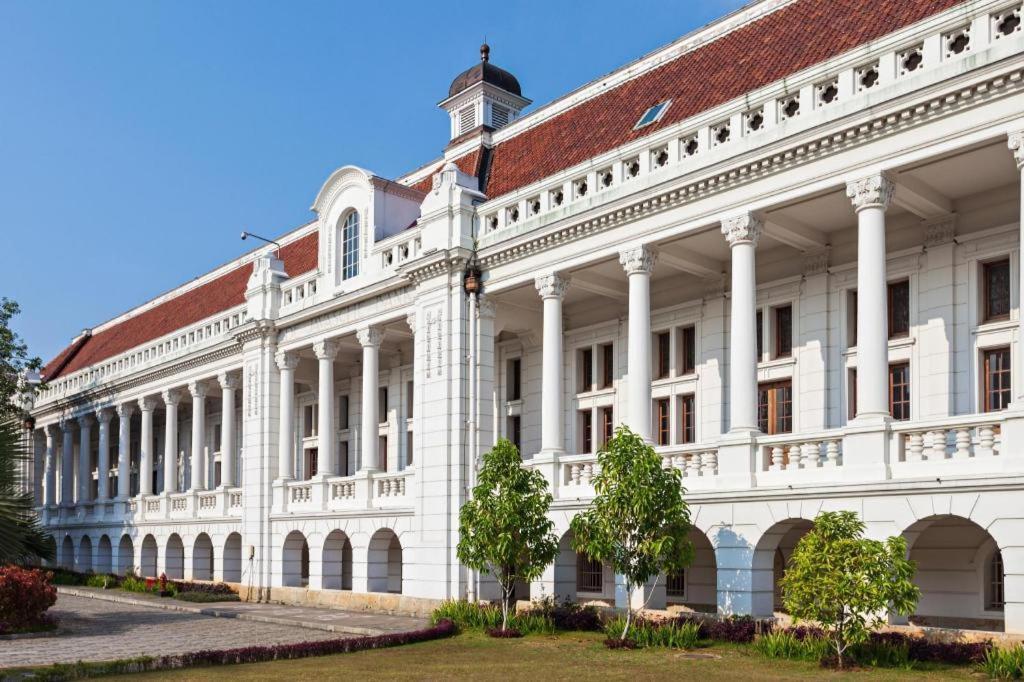 Redstar Hotel Джакарта Екстериор снимка
