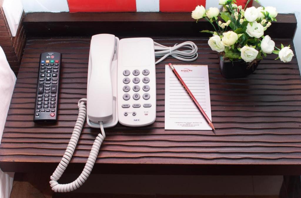 Redstar Hotel Джакарта Екстериор снимка