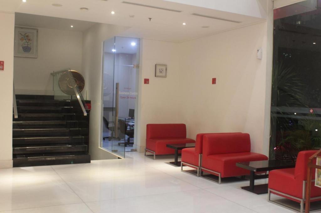 Redstar Hotel Джакарта Екстериор снимка