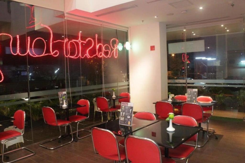 Redstar Hotel Джакарта Екстериор снимка