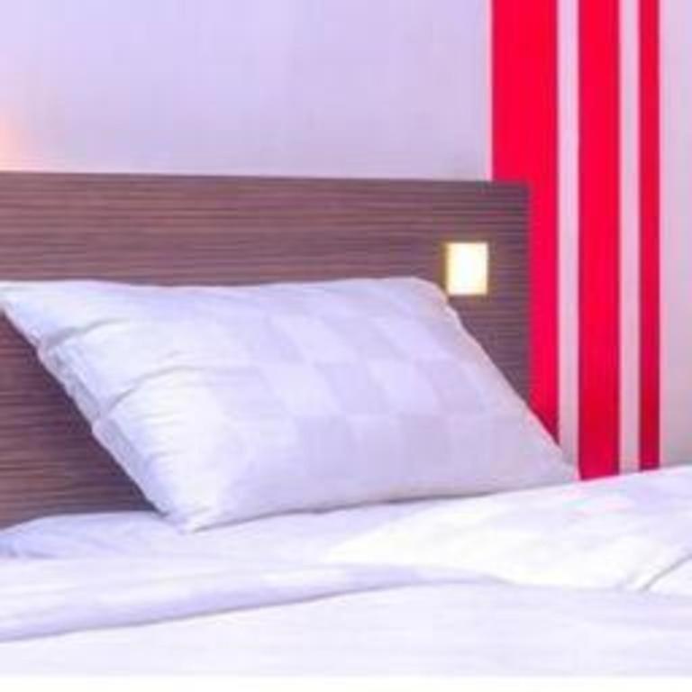 Redstar Hotel Джакарта Екстериор снимка