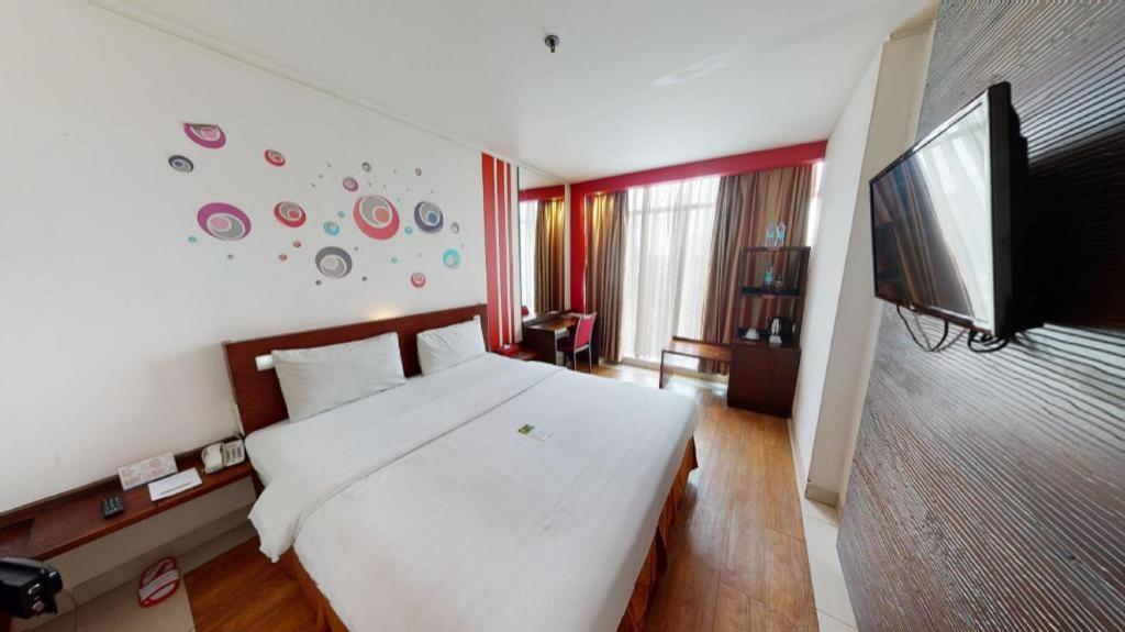 Redstar Hotel Джакарта Екстериор снимка