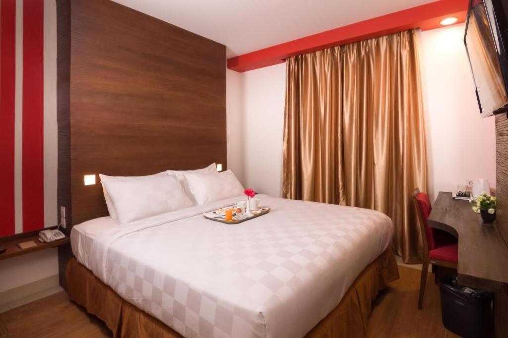 Redstar Hotel Джакарта Екстериор снимка