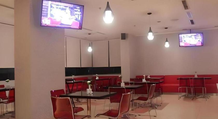 Redstar Hotel Джакарта Екстериор снимка