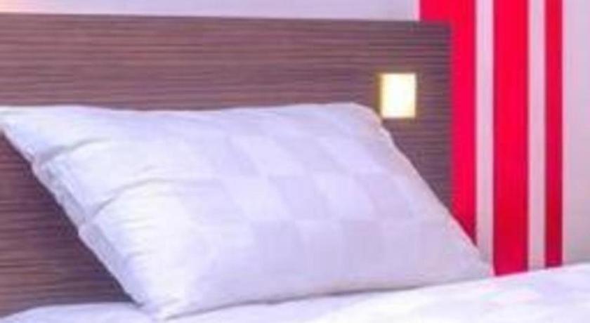 Redstar Hotel Джакарта Екстериор снимка