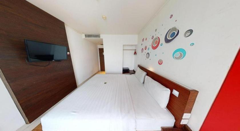 Redstar Hotel Джакарта Екстериор снимка