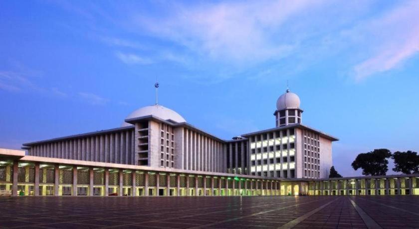 Redstar Hotel Джакарта Екстериор снимка