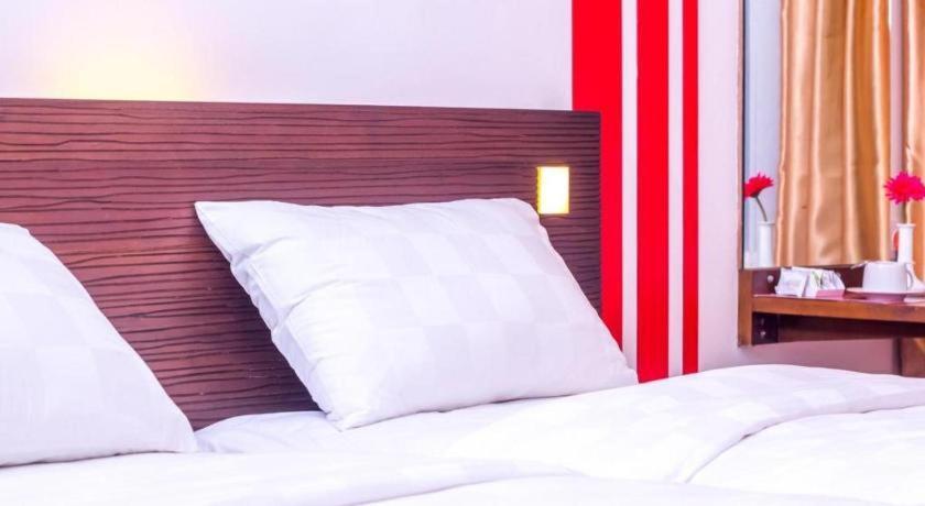 Redstar Hotel Джакарта Екстериор снимка