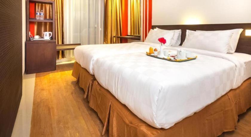 Redstar Hotel Джакарта Екстериор снимка