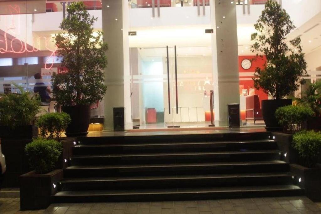 Redstar Hotel Джакарта Екстериор снимка